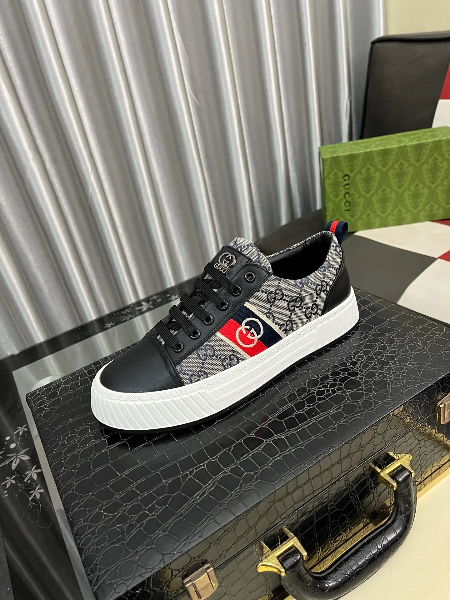Men's shoes 💰400⌚️⌚️《GUCCI*》The latest hot-selling casual shoes, top brand [seduce] luxury~purchase, top~quality. [Strong] The upper is made of imported breathable cowhide stitching fabric material ➕ Breathable sheepskin feet (•) Fine workmanship. Code number: 38-442️⃣Colors available
